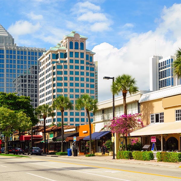 Streetscape of Las Olas Blvd in Fort Lauderdale